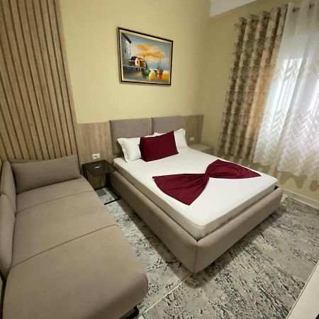 Kevin'S Lungomare Apartment Vlore Ngoại thất bức ảnh