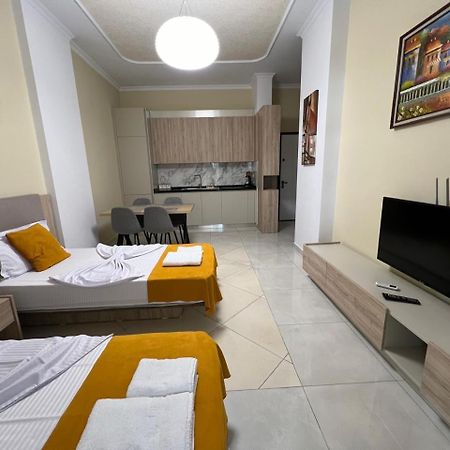 Kevin'S Lungomare Apartment Vlore Ngoại thất bức ảnh