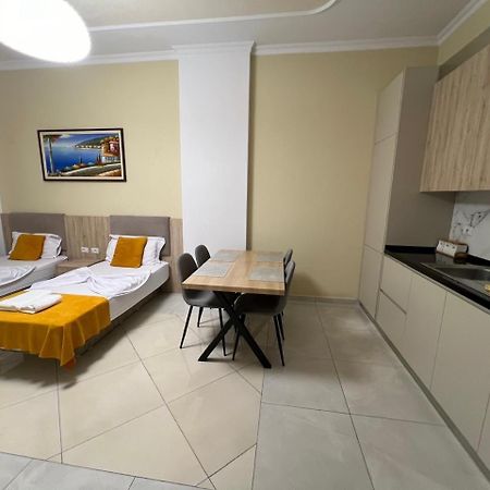 Kevin'S Lungomare Apartment Vlore Ngoại thất bức ảnh