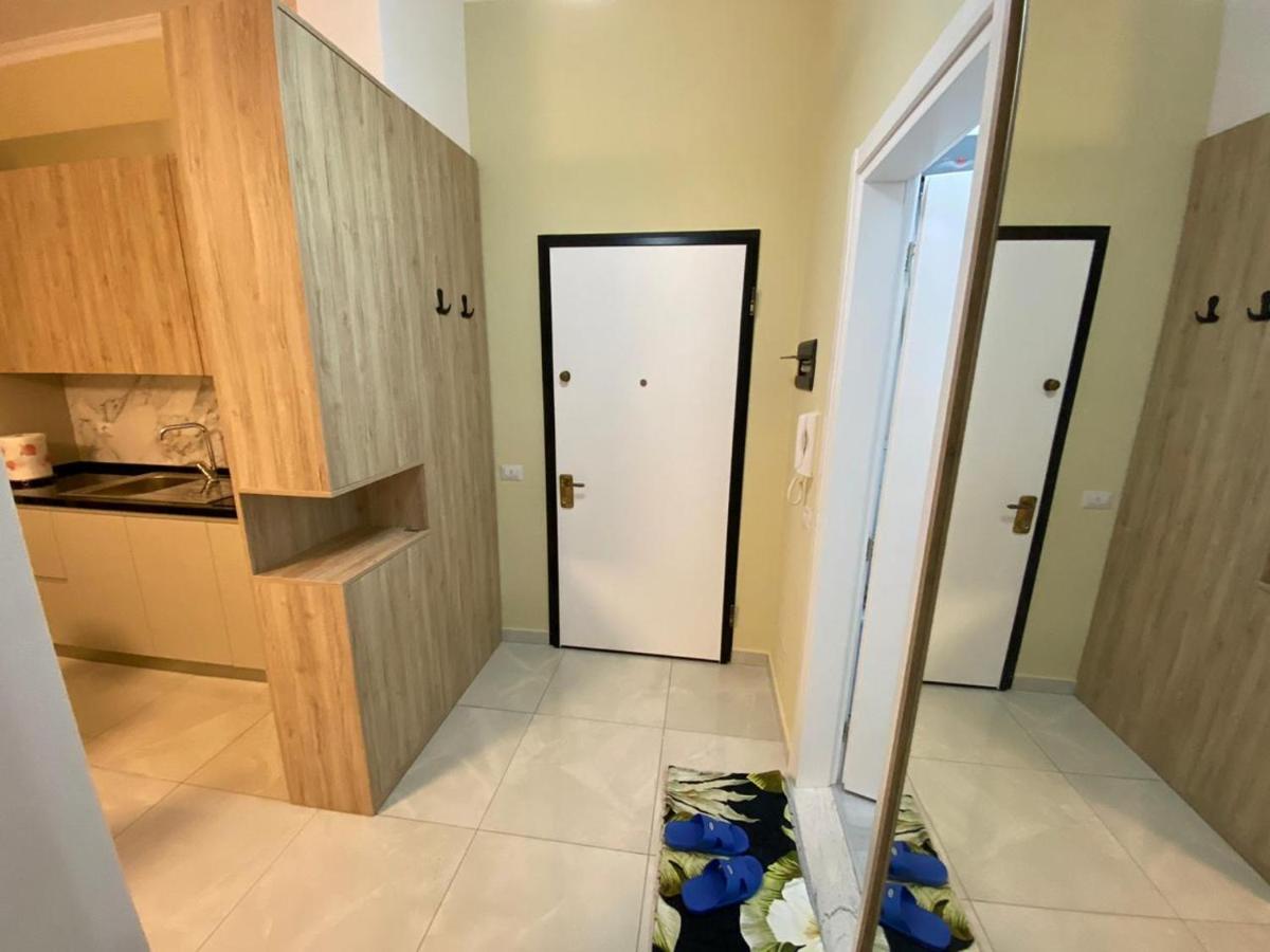 Kevin'S Lungomare Apartment Vlore Ngoại thất bức ảnh
