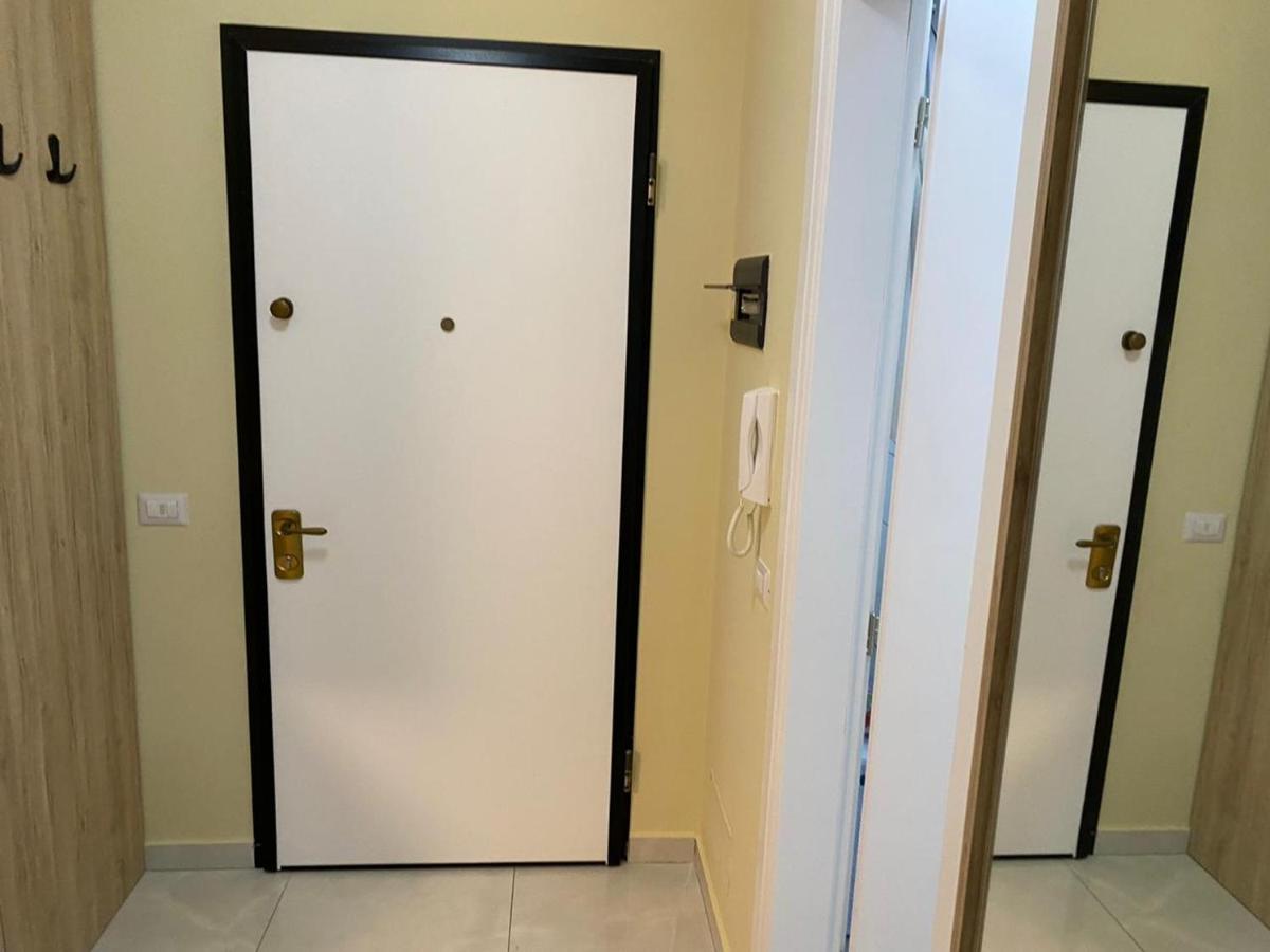 Kevin'S Lungomare Apartment Vlore Ngoại thất bức ảnh
