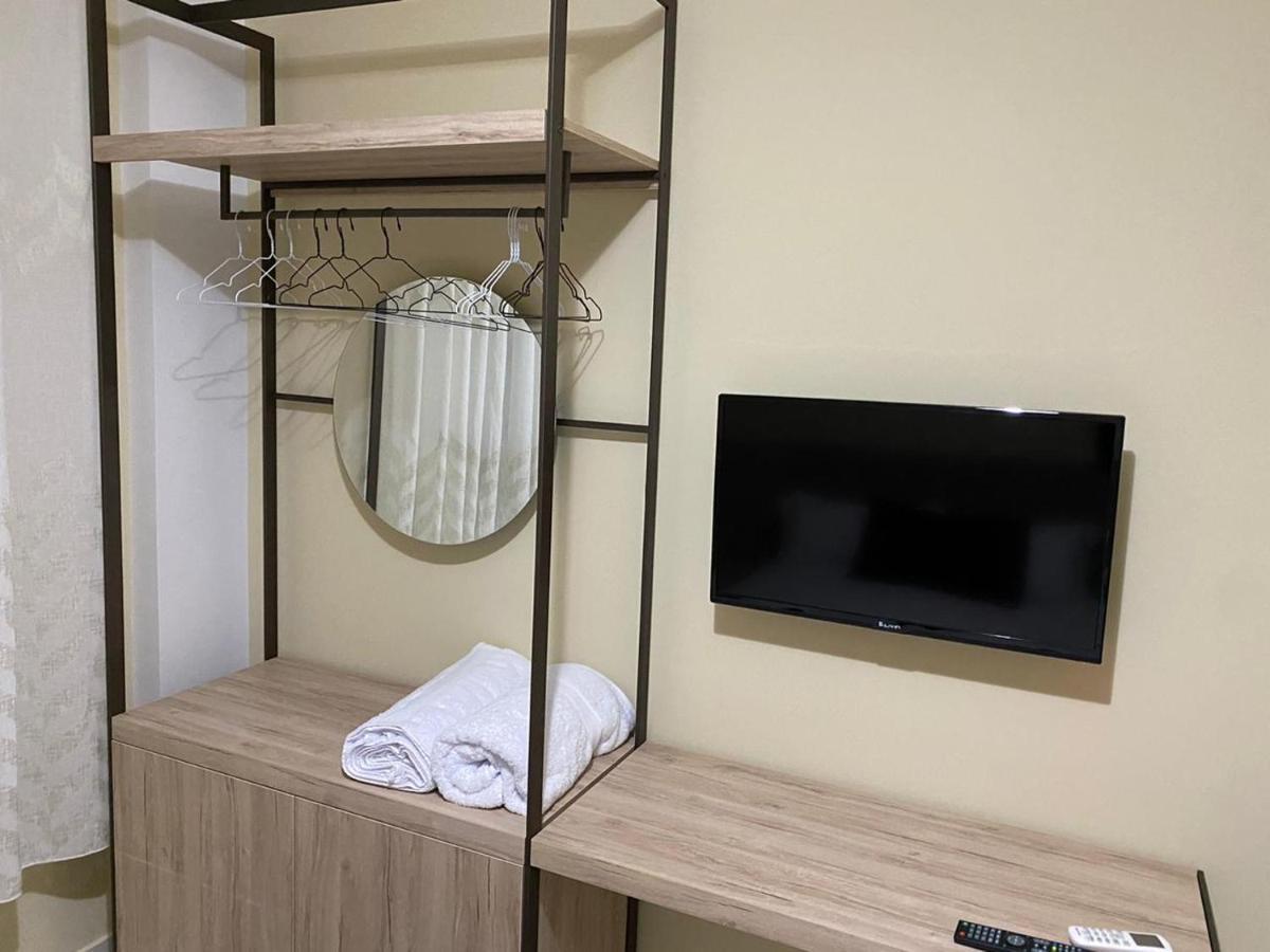 Kevin'S Lungomare Apartment Vlore Ngoại thất bức ảnh