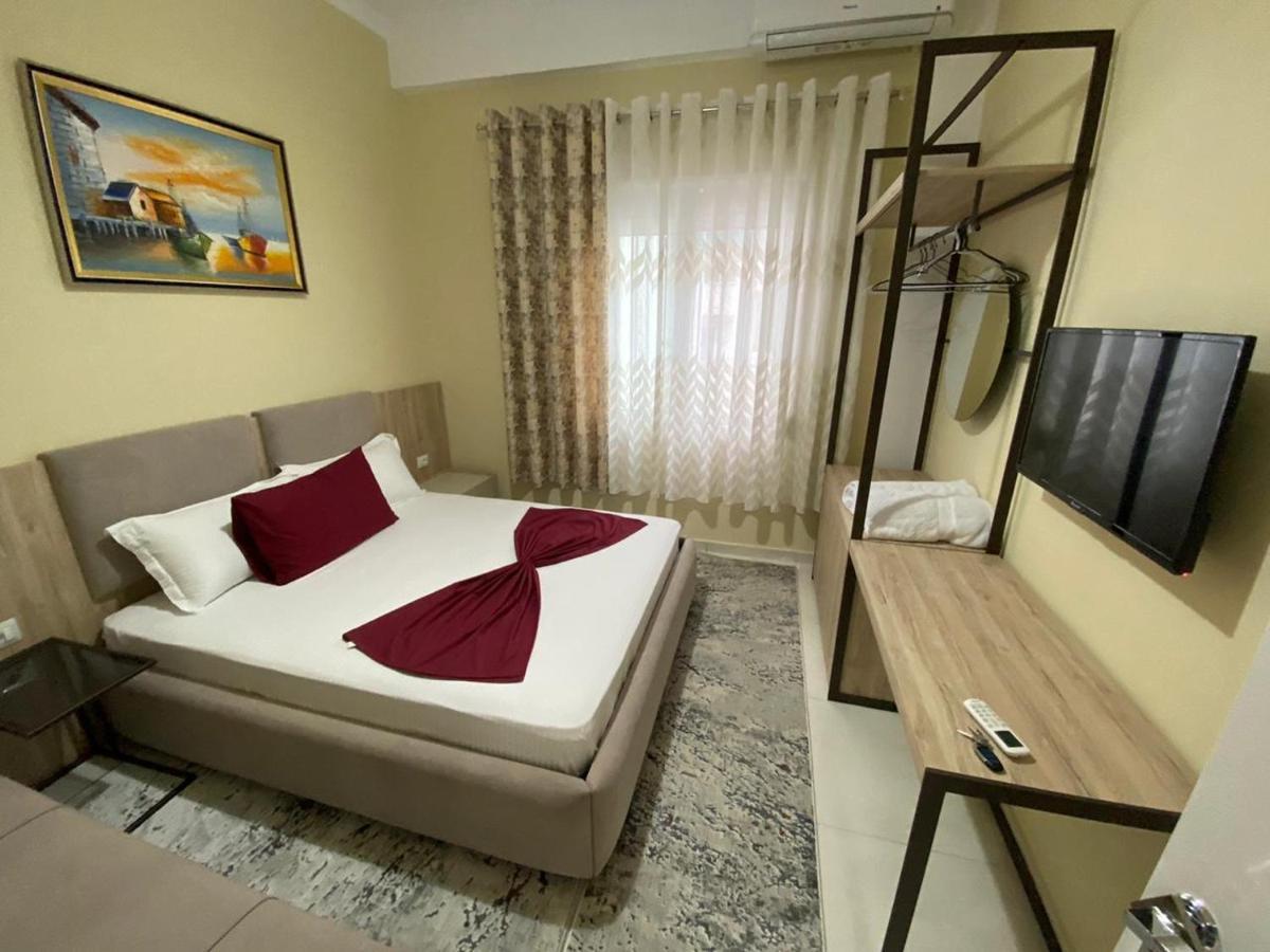 Kevin'S Lungomare Apartment Vlore Ngoại thất bức ảnh