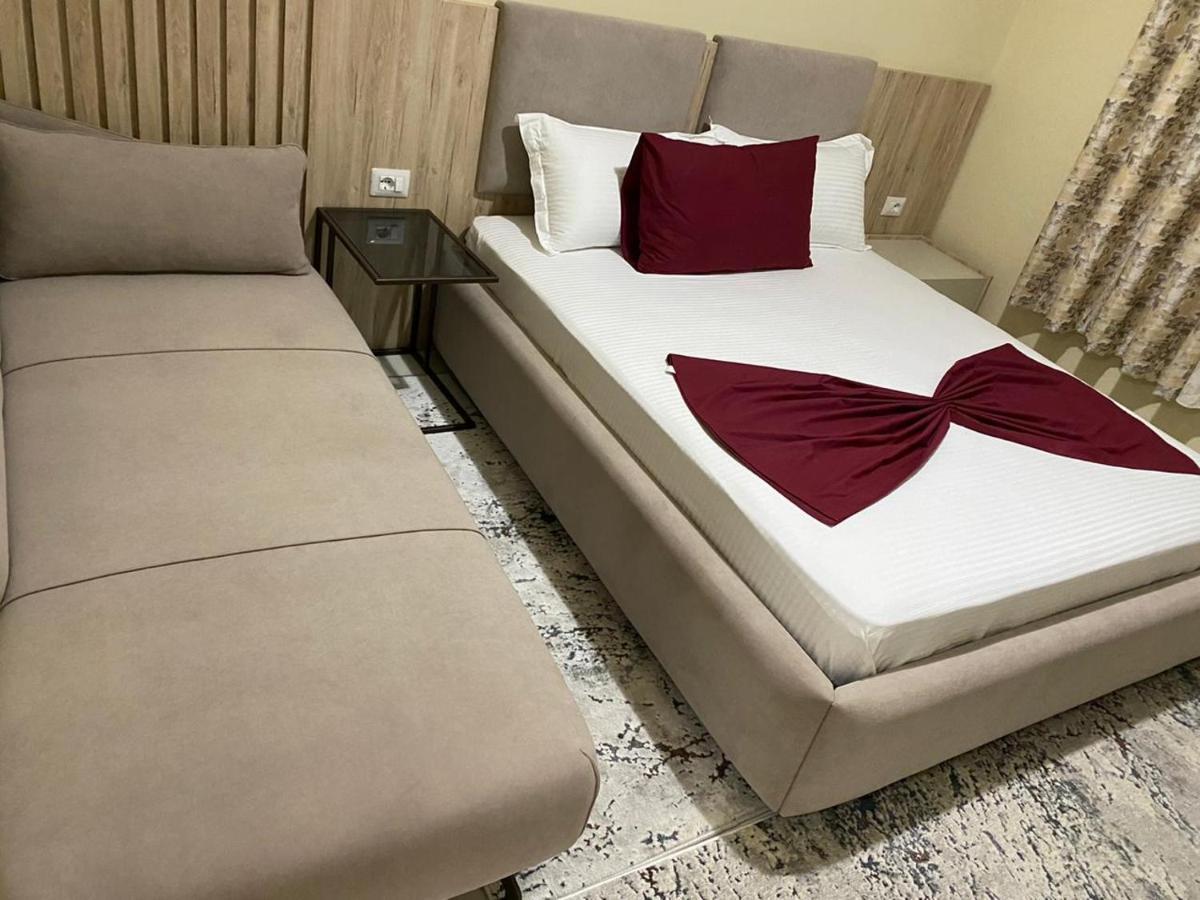 Kevin'S Lungomare Apartment Vlore Ngoại thất bức ảnh