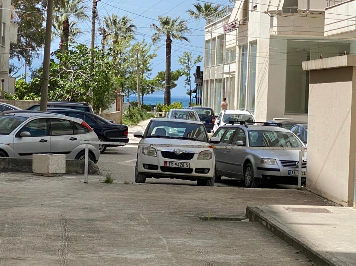 Kevin'S Lungomare Apartment Vlore Ngoại thất bức ảnh