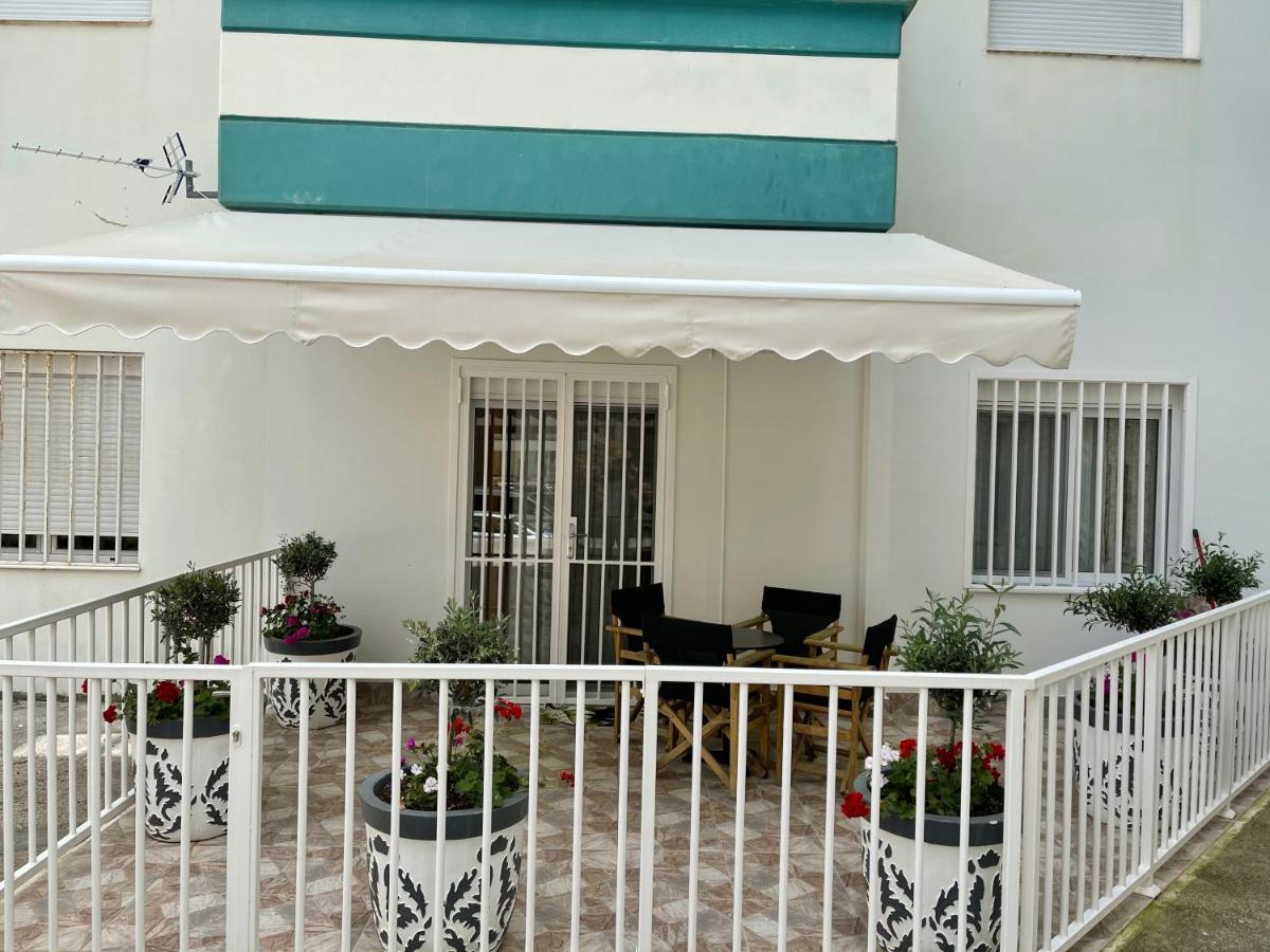 Kevin'S Lungomare Apartment Vlore Ngoại thất bức ảnh