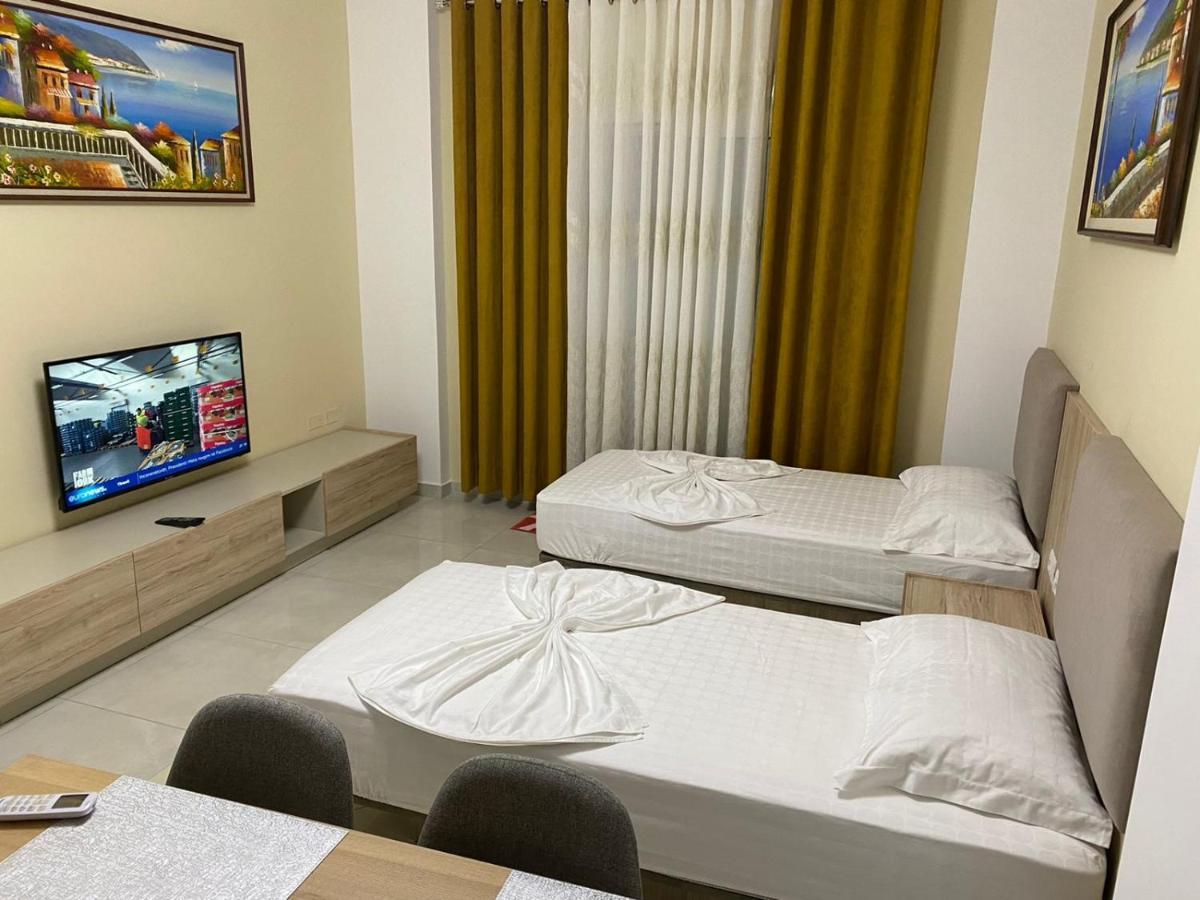 Kevin'S Lungomare Apartment Vlore Ngoại thất bức ảnh
