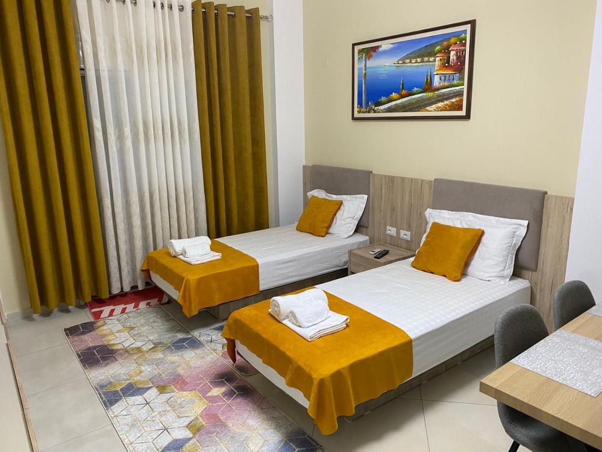 Kevin'S Lungomare Apartment Vlore Ngoại thất bức ảnh