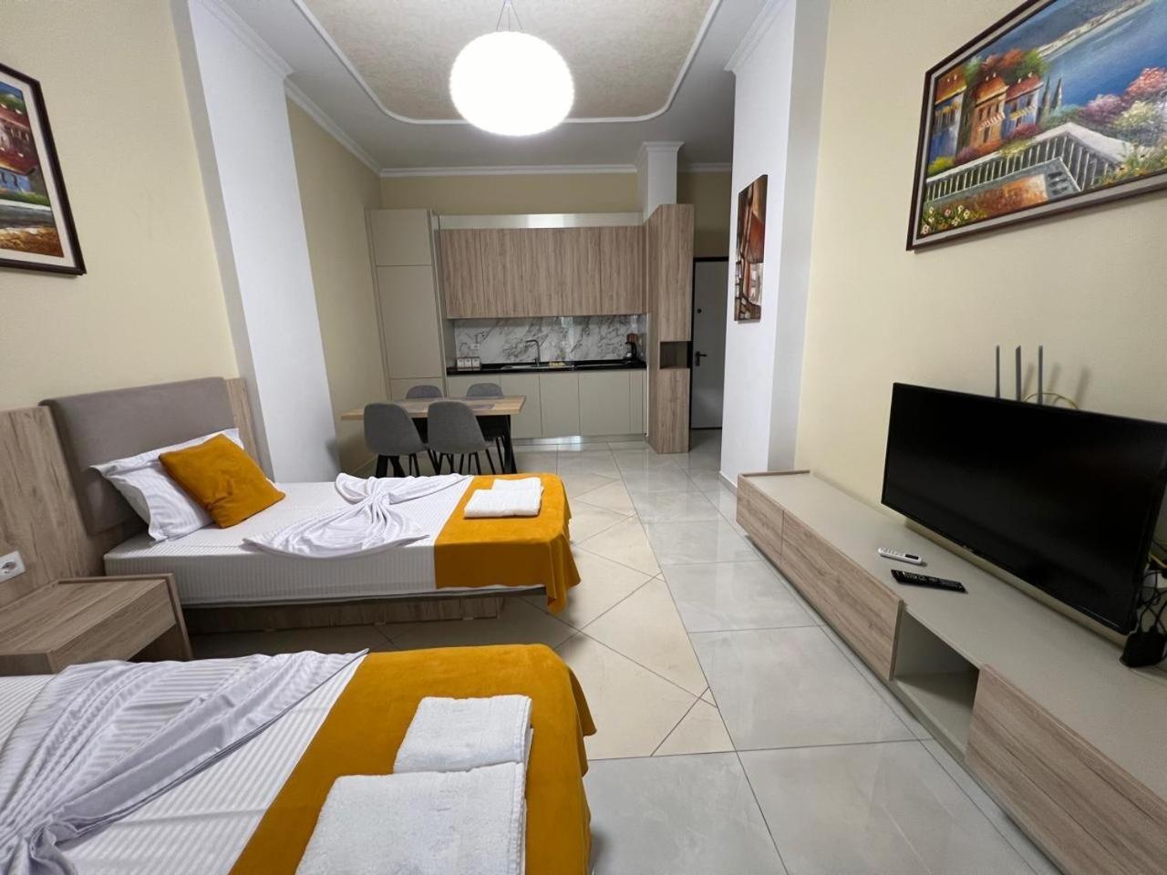 Kevin'S Lungomare Apartment Vlore Ngoại thất bức ảnh